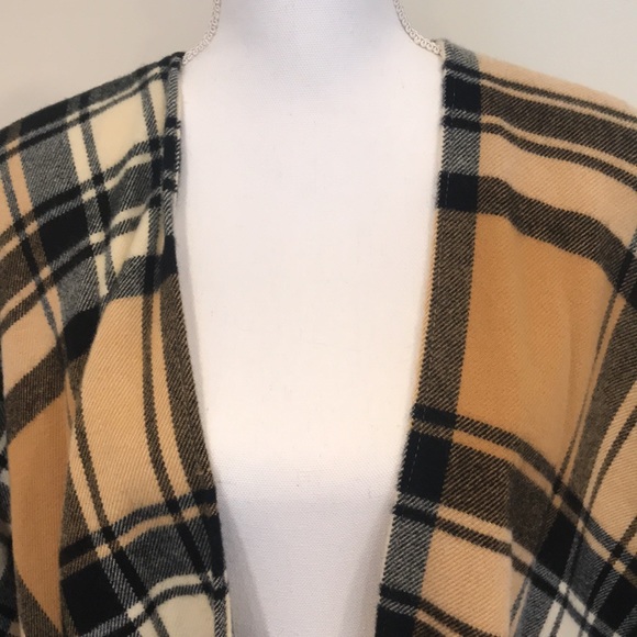 NWOT designer inspired super warm wrap - Picture 4 of 6